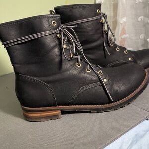 Rock & Candy Black work boots with gray plaid inside. Size 8.5